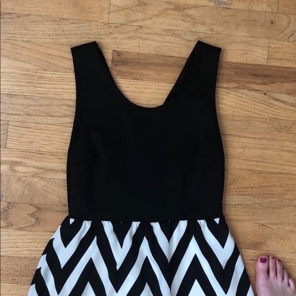 Black & white Chevron dress - Picture 2 of 5